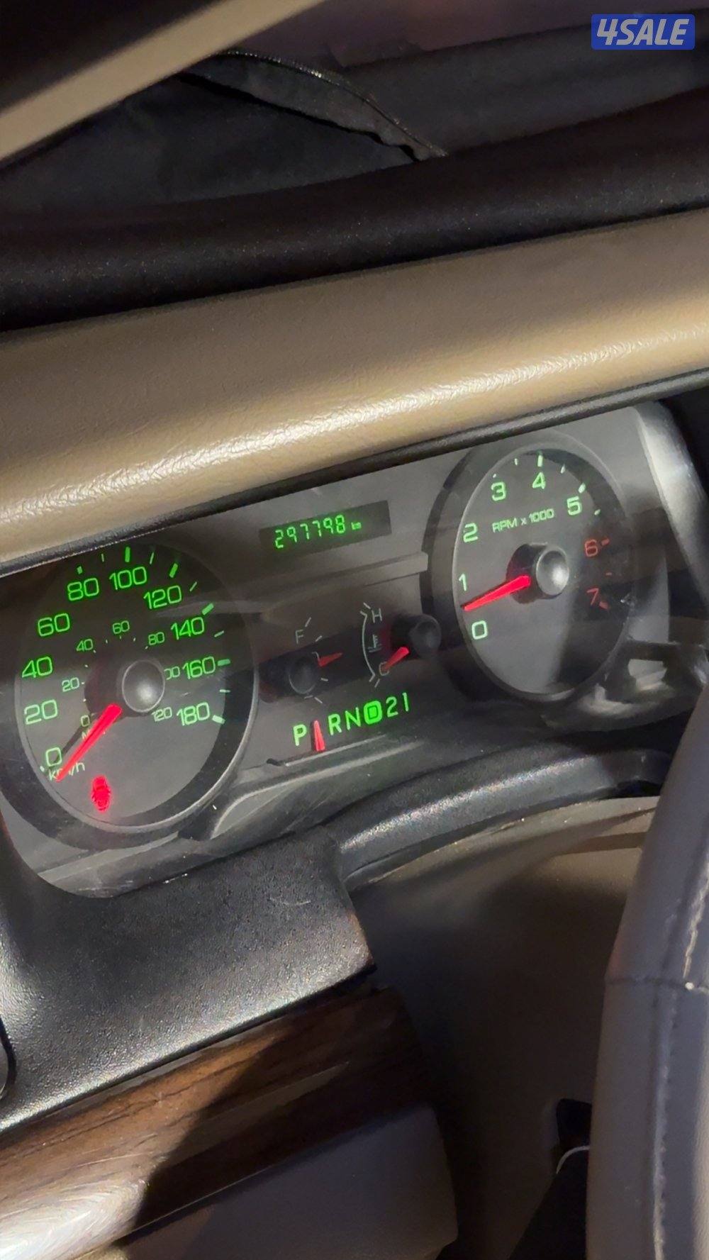 للبيع فورد فكتوريا 2008 شرط الفحص5