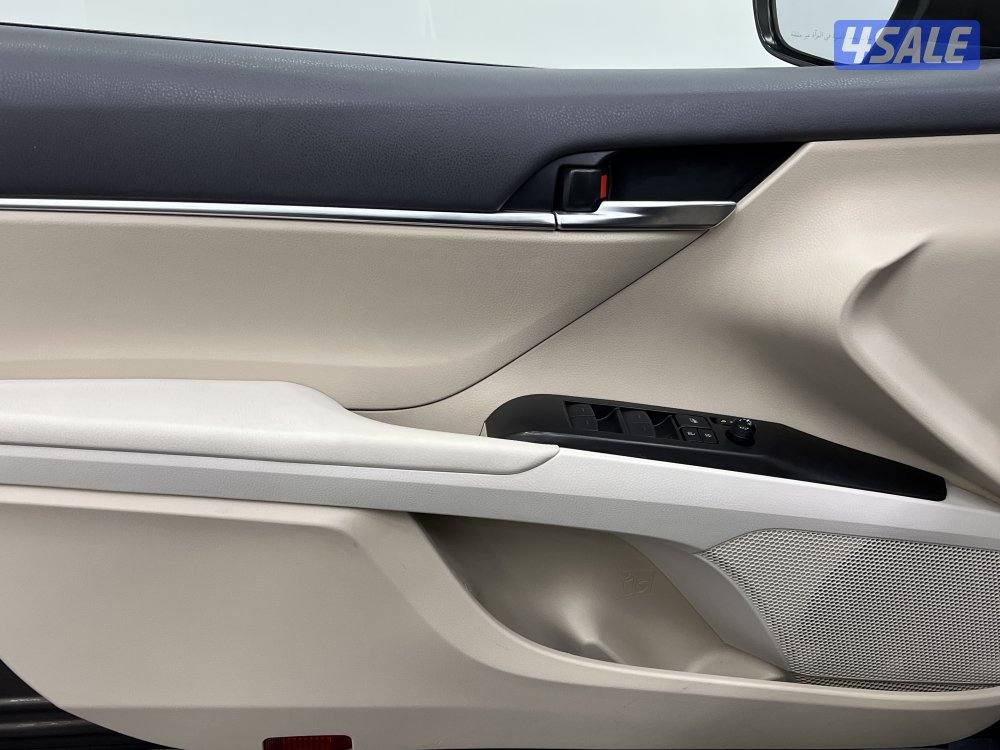 TOYOTA CAMRY GLE 4 CYL MID OPTION11