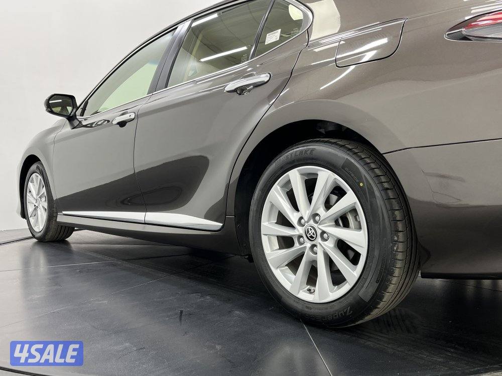 TOYOTA CAMRY GLE 4 CYL MID OPTION10