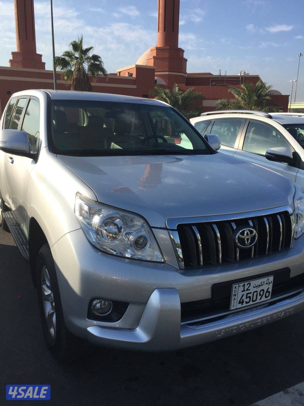 تويوتا لاندكروزر برادو – فضي | بحالة جيدة0