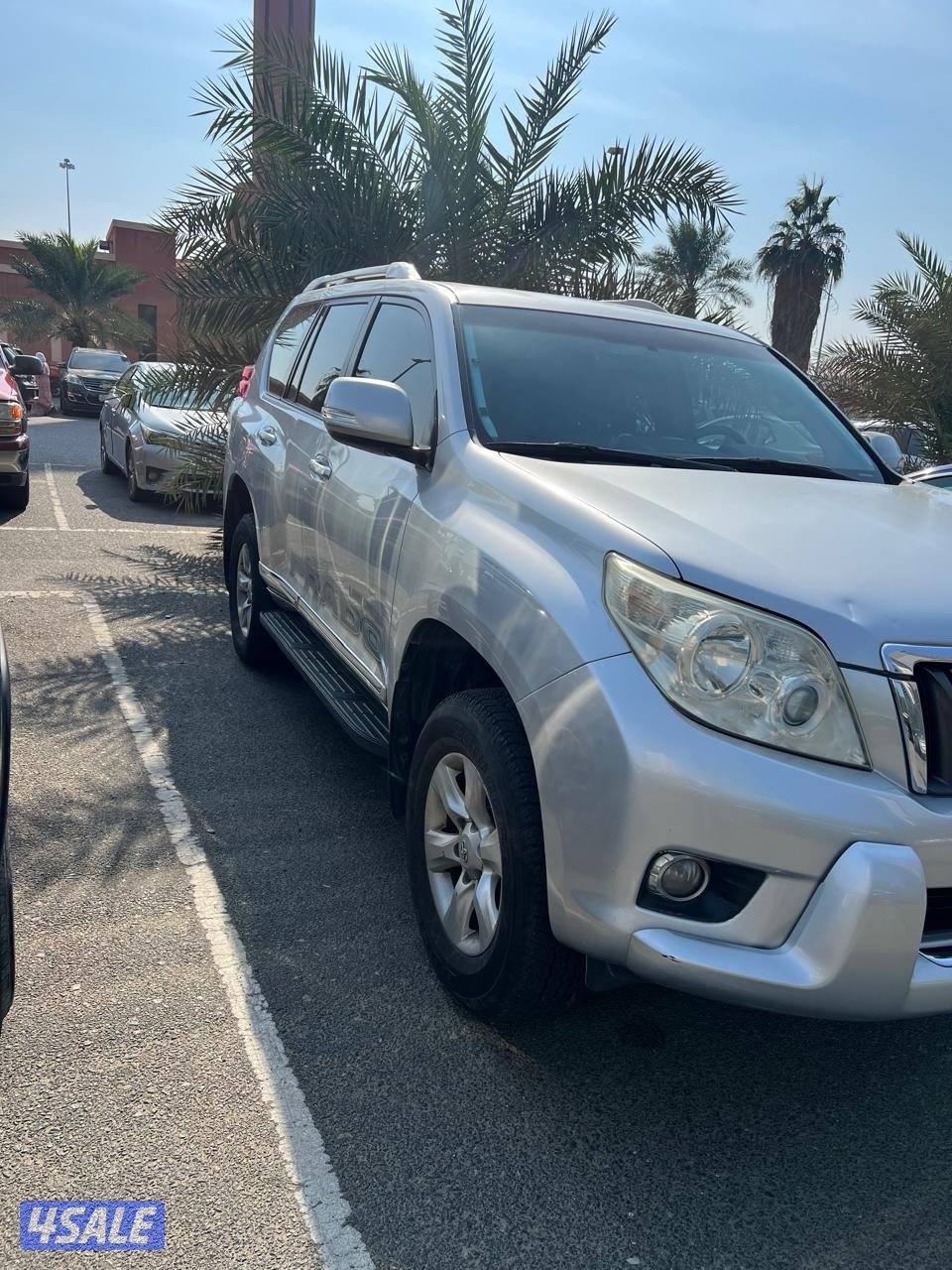 تويوتا لاندكروزر برادو – فضي | بحالة جيدة1