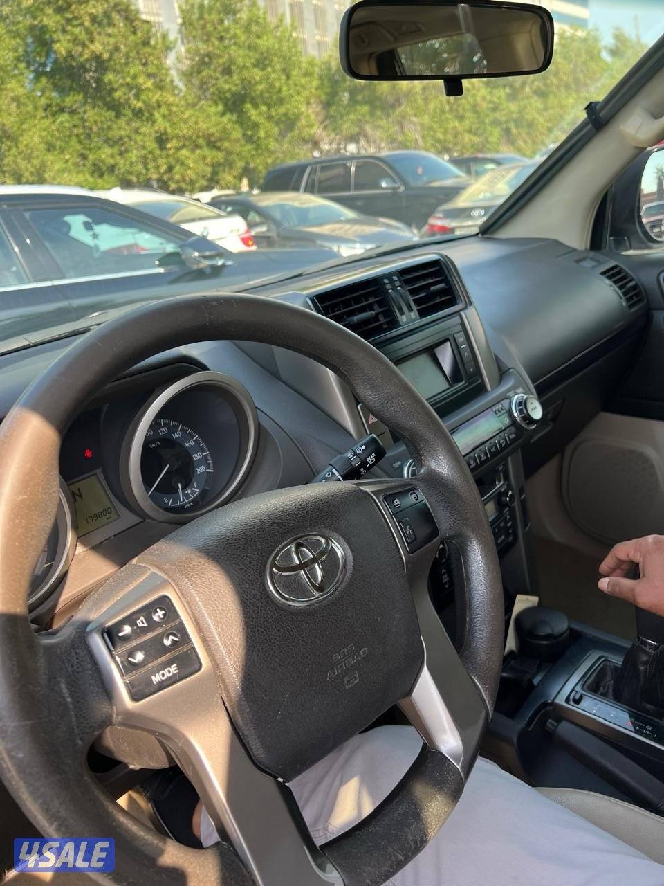 تويوتا لاندكروزر برادو – فضي | بحالة جيدة3