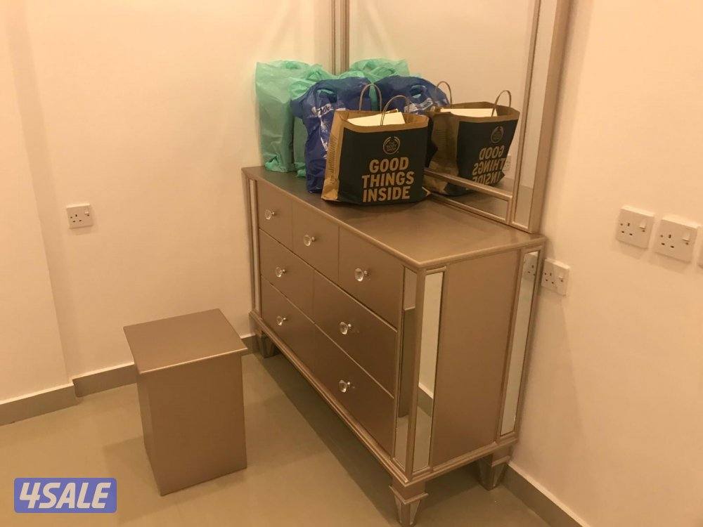 للبيع غرفة و صالة2