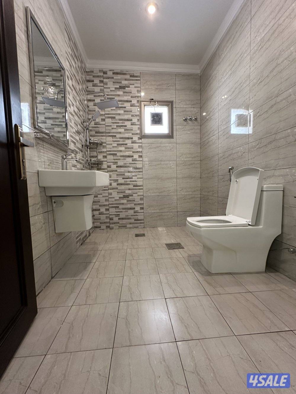 شقه الدعيه المساحة ٢٠٠ متر3