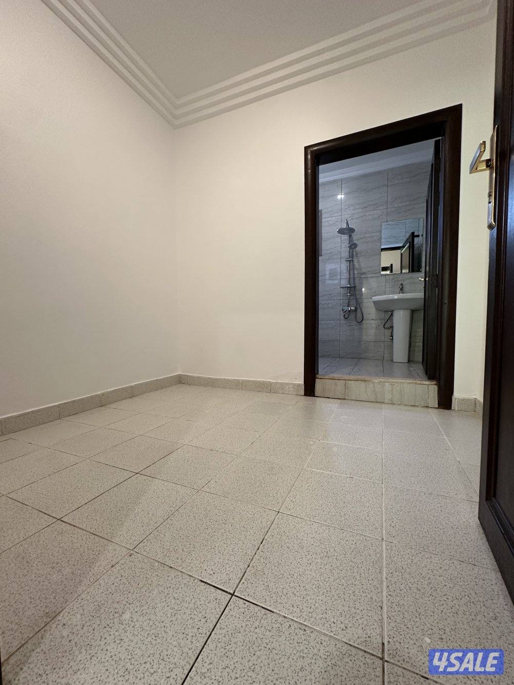 شقه الدعيه المساحة ٢٠٠ متر7