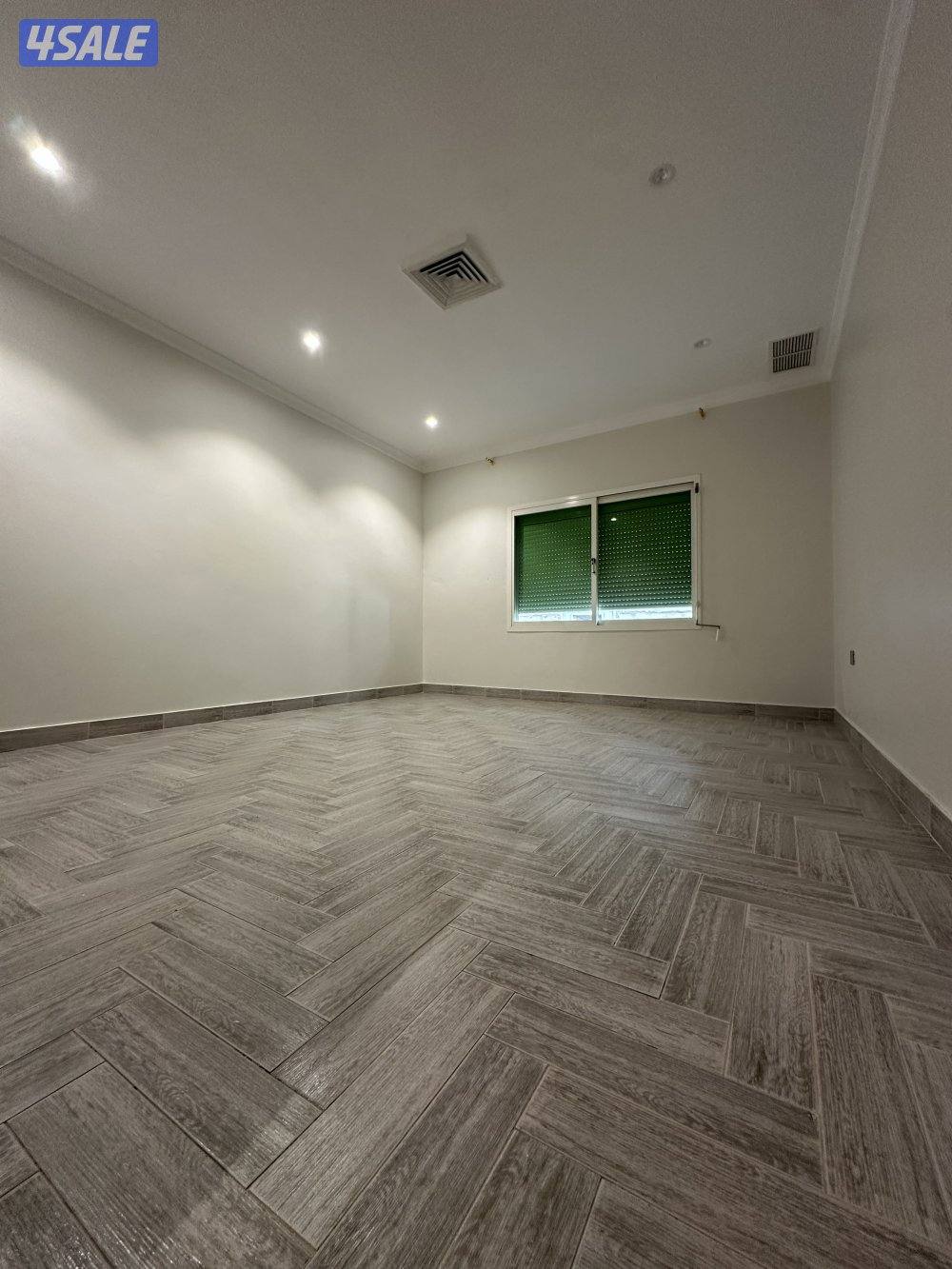 دور وربع للايجار تشطيب ديلوكس منطقه الصديق المساحة ٢٧٥ م3