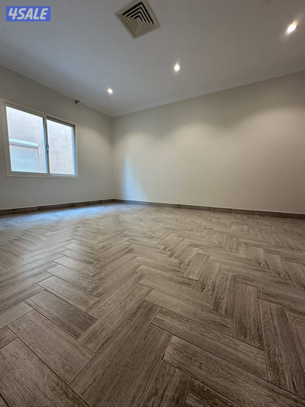 دور وربع للايجار تشطيب ديلوكس منطقه الصديق المساحة ٢٧٥ م6