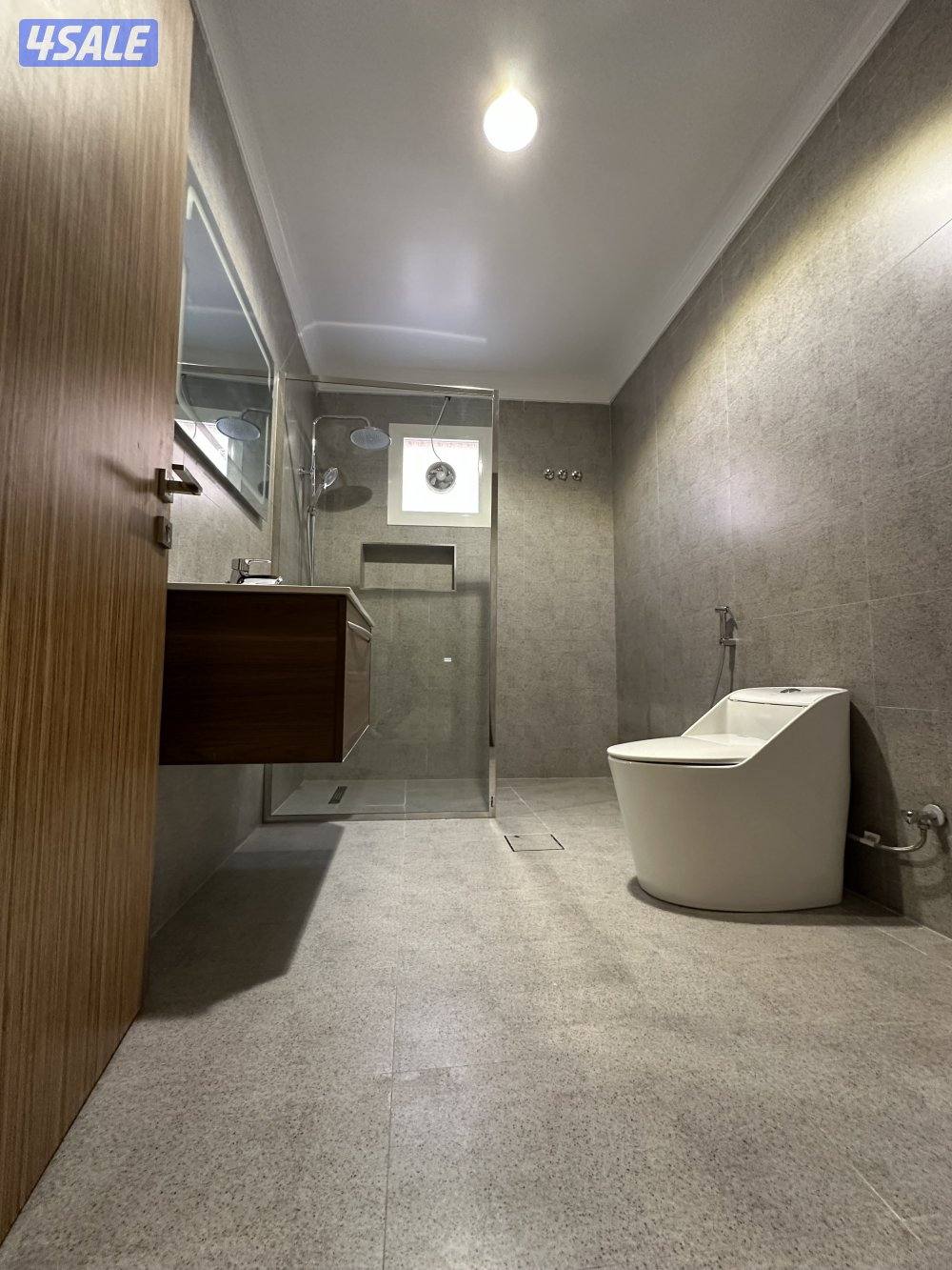 دور وربع للايجار تشطيب ديلوكس منطقه الصديق المساحة ٢٧٥ م7