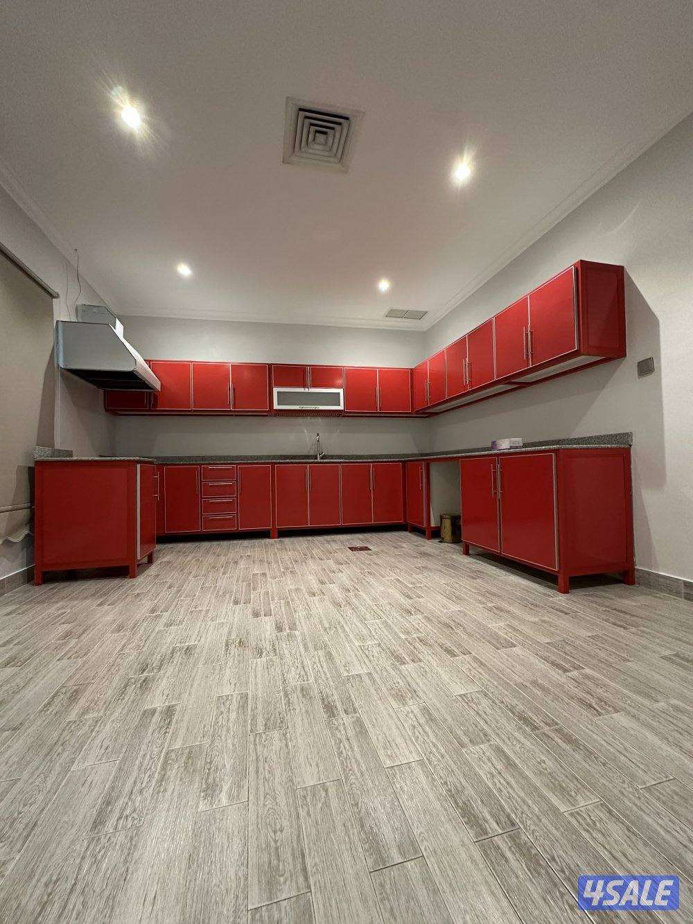 دور وربع للايجار تشطيب ديلوكس منطقه الصديق المساحة ٢٧٥ م8