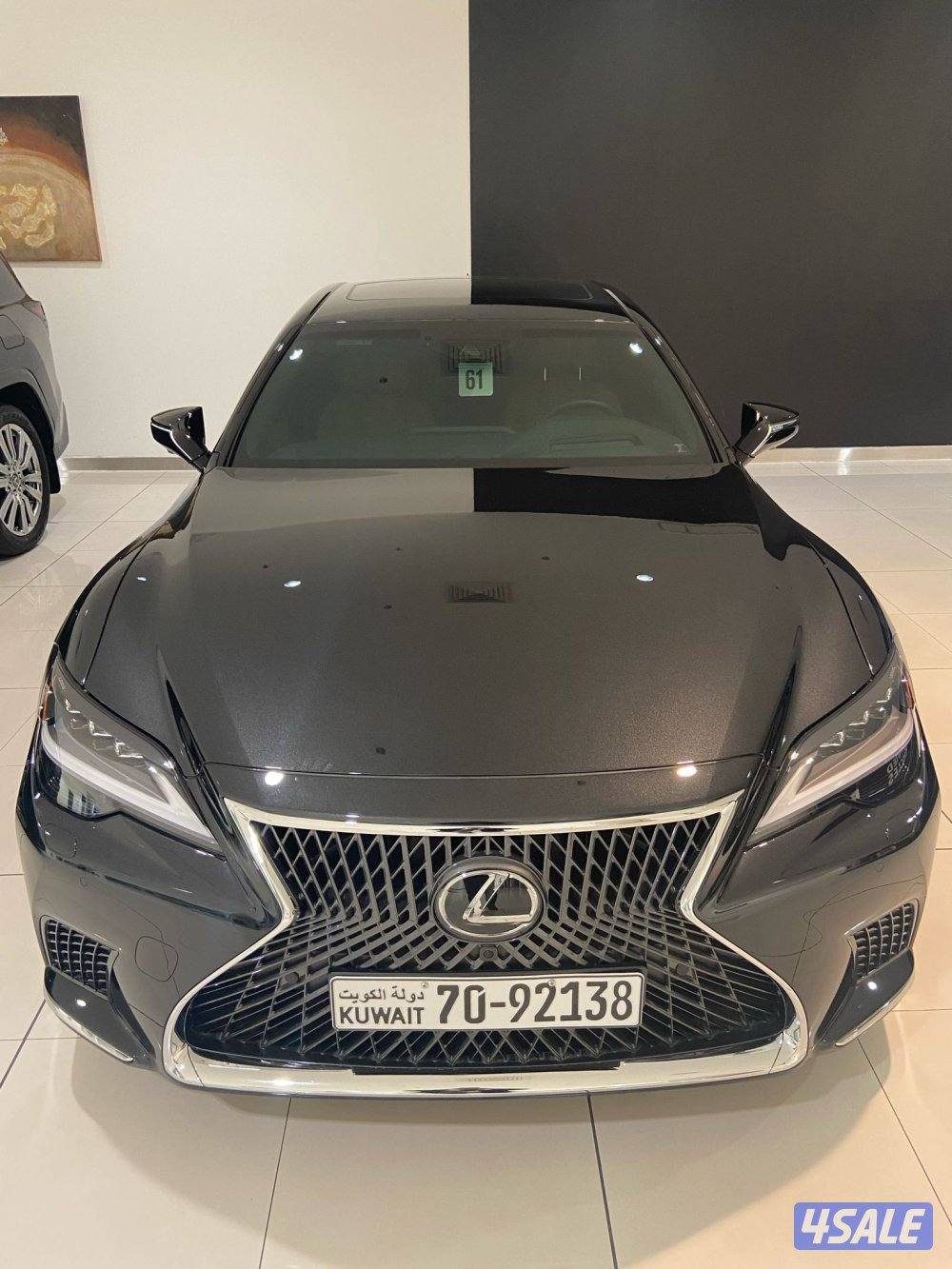 للبيع لكزس Luxury بحالة الوكالة لون اسود ملكي داخلية تان حماية كاملة0