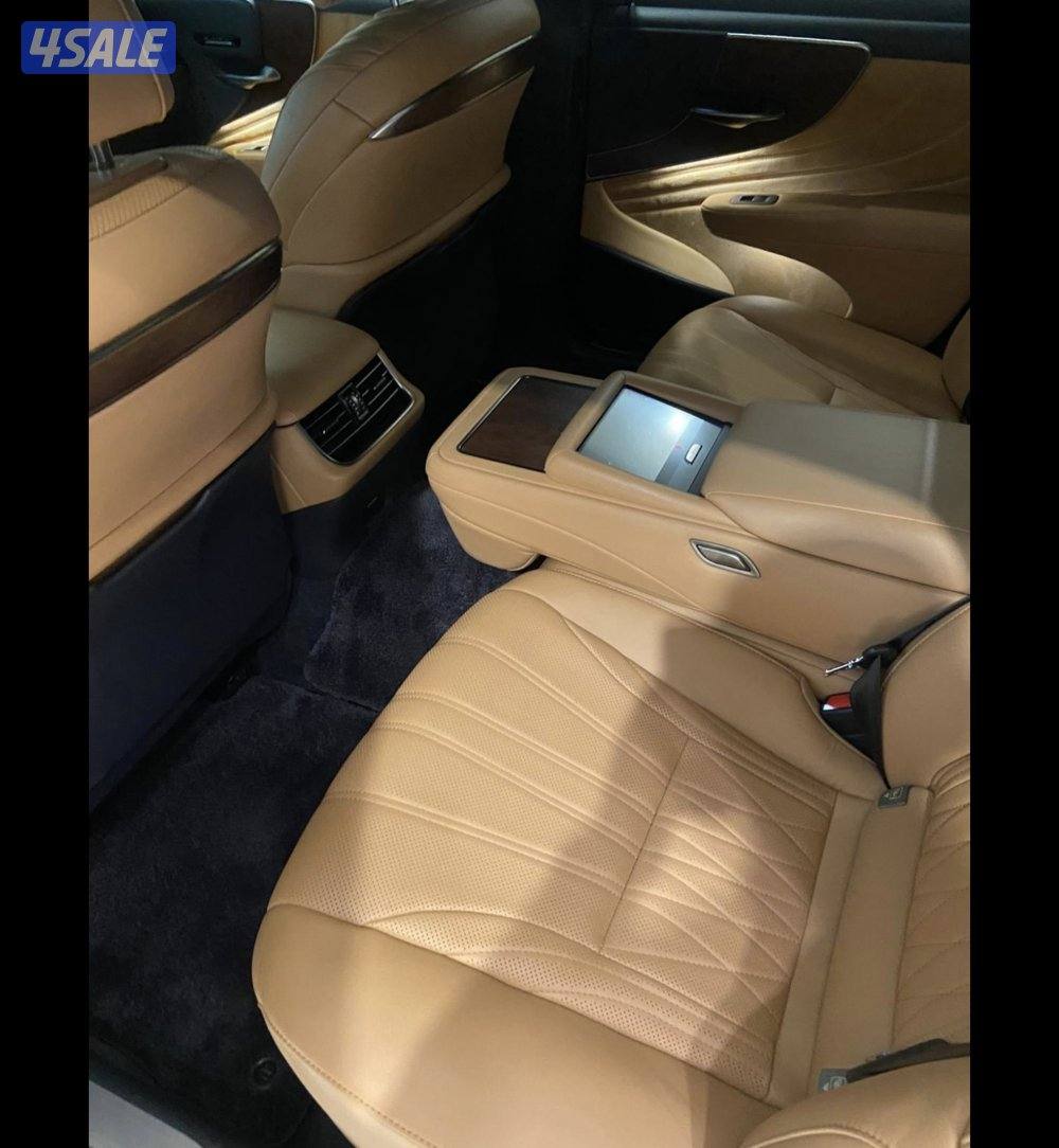للبيع لكزس Luxury بحالة الوكالة لون اسود ملكي داخلية تان حماية كاملة2