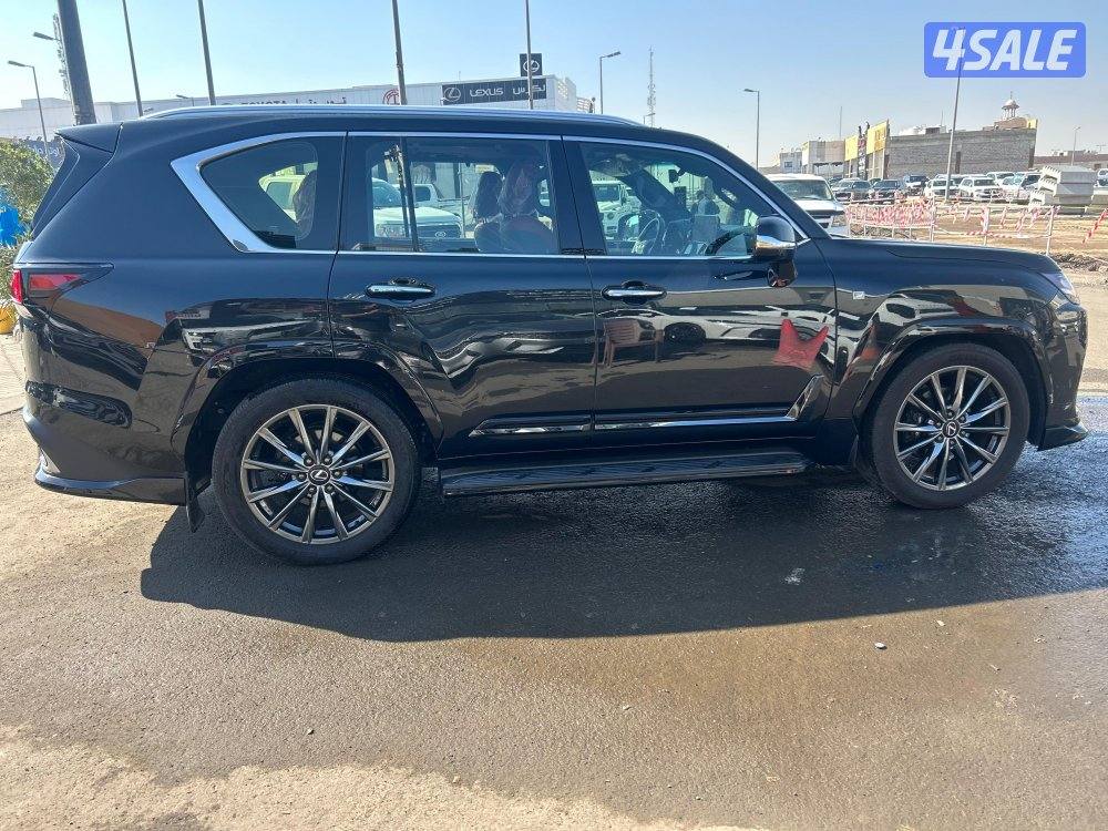 لكزس F.SPORT LX600
twin turbo.V6
موديل 2024 
ماشى 11.000 k.m2