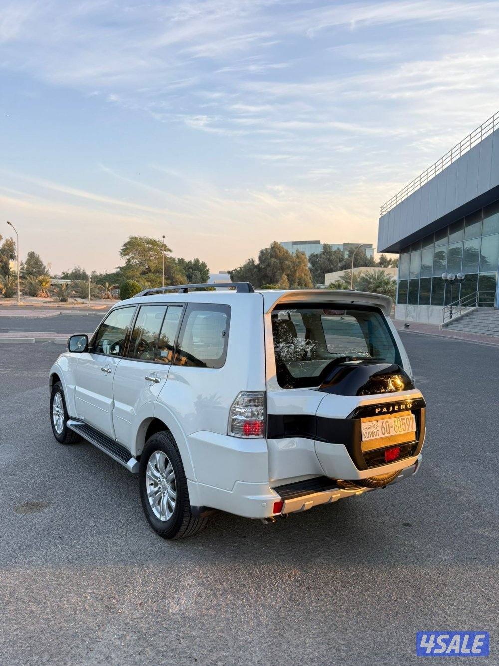 باجيرو 2022 فل اوبشن المكينه الكبيره فتحه وجلد لون صدفي صبغ الوكاله3