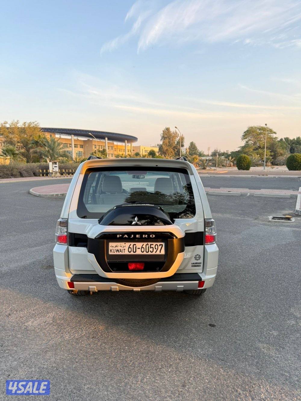 باجيرو 2022 فل اوبشن المكينه الكبيره فتحه وجلد لون صدفي صبغ الوكاله4