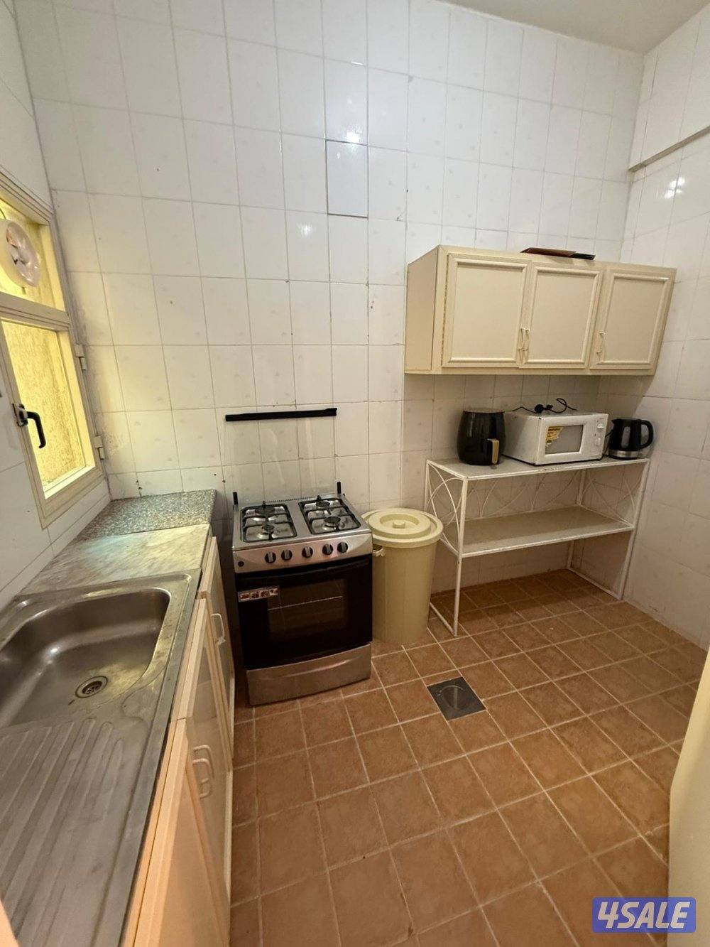 شقق للايجار خلو وفاضي غرفة وصالة ومطبخ وحمام تشطيب سرير لوكس7