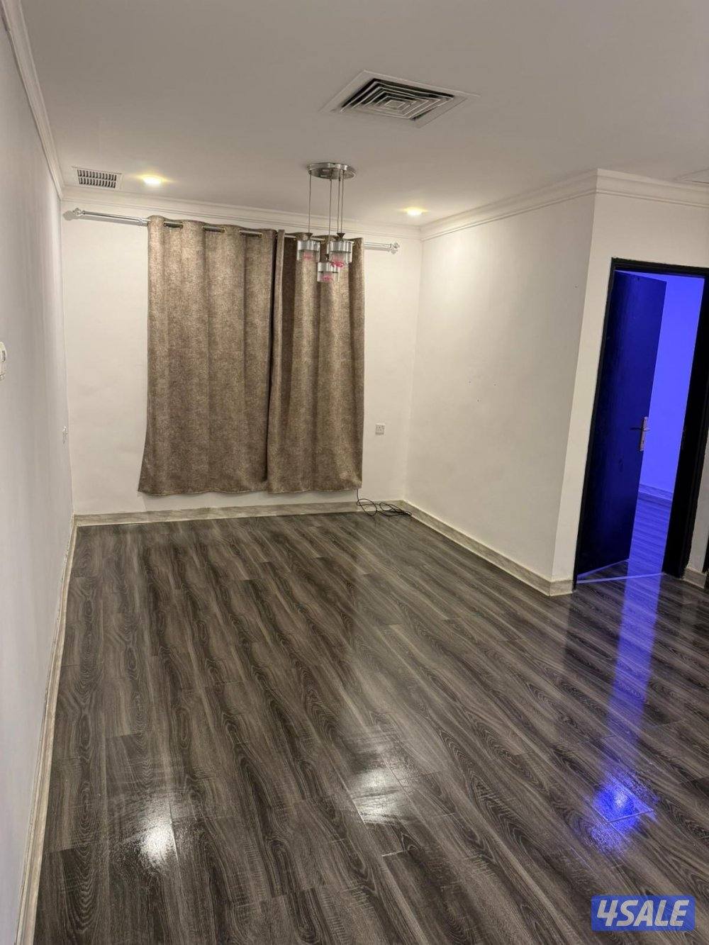 شقق للايجار خلو وفاضي غرفة وصالة ومطبخ وحمام تشطيب سرير لوكس13