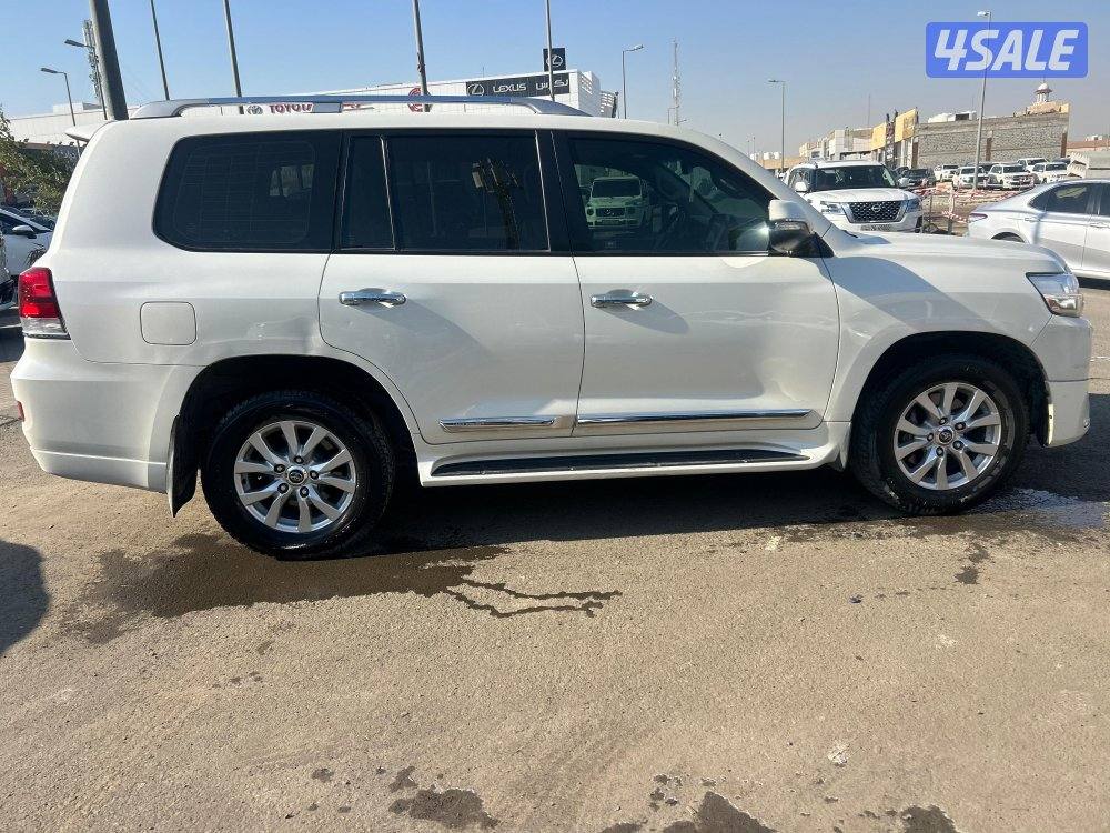 تويوتا لاند كروزر GX.R-V8
موديل 2018
ماشى 208.000 k.m
واردالساير.2