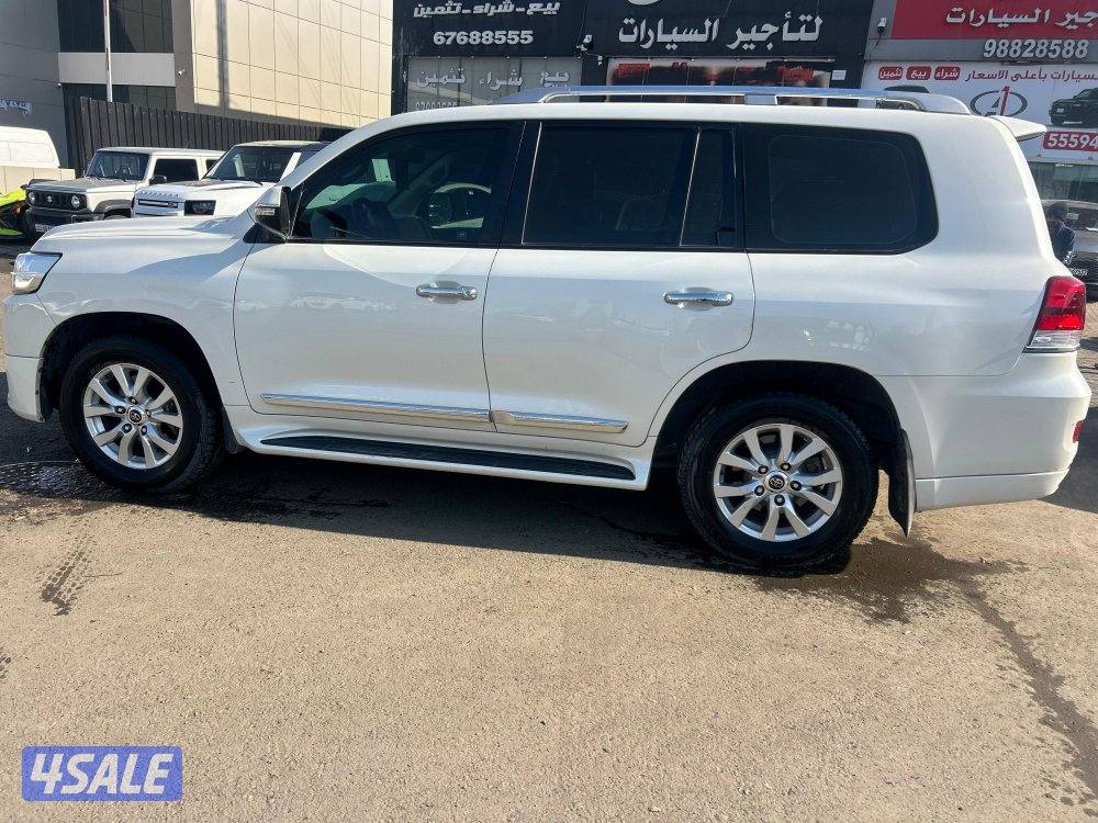 تويوتا لاند كروزر GX.R-V8
موديل 2018
ماشى 208.000 k.m
واردالساير.3