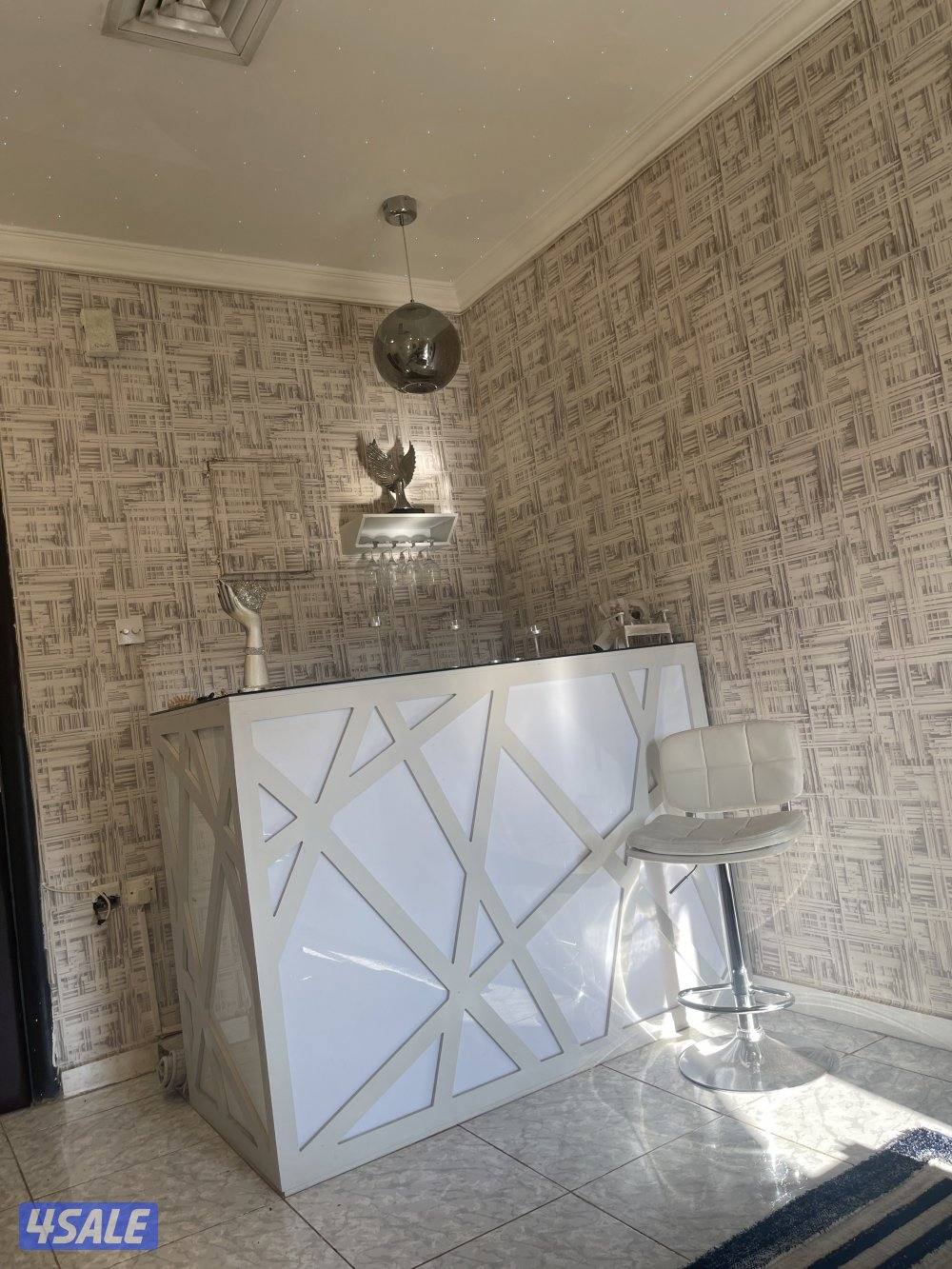 للبيع شقه مفروشه او الاثاث  بميدان حولي0