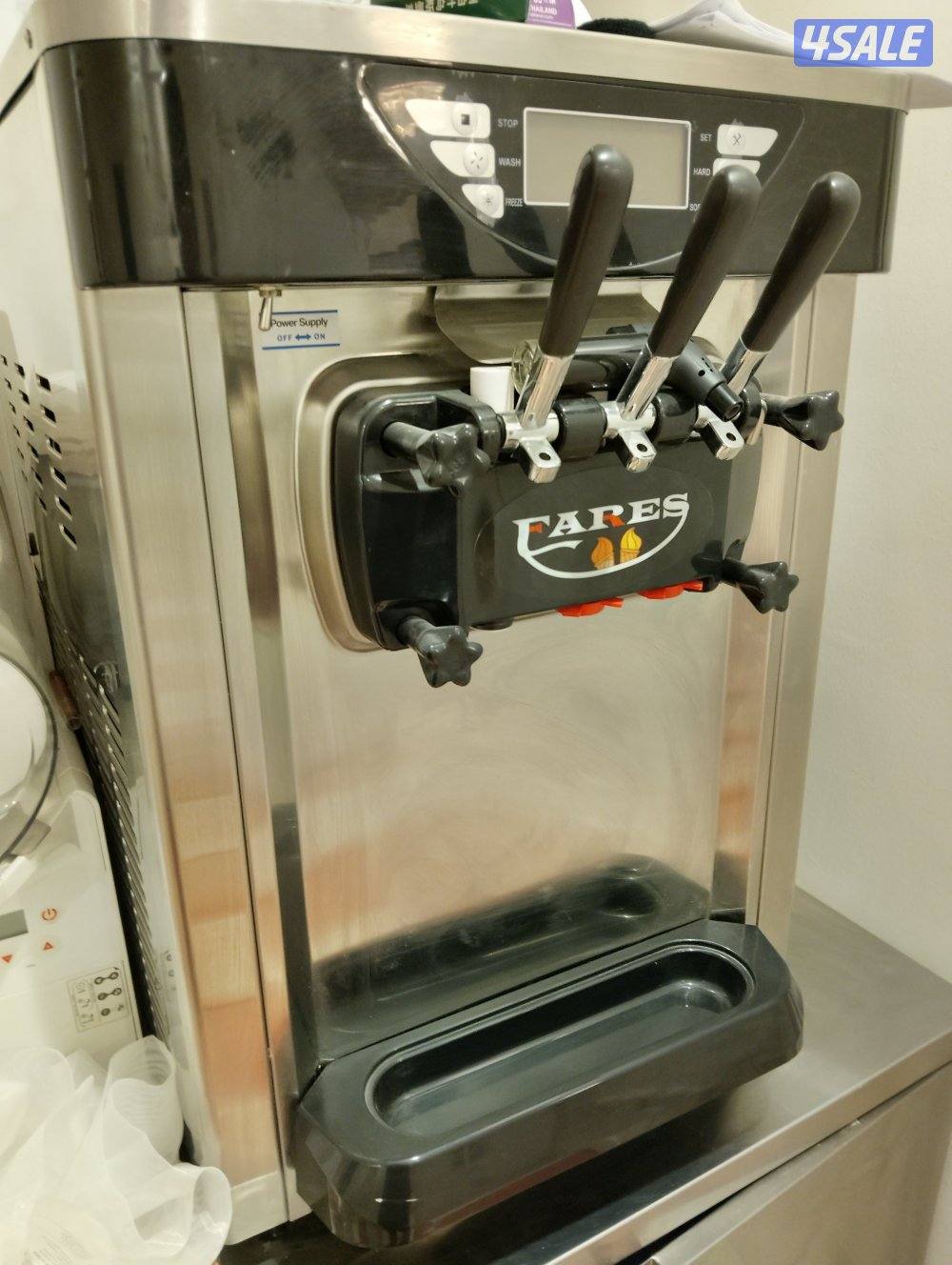 للبيع مكينة ايسكريم استخدام ٤ مرات فقط0