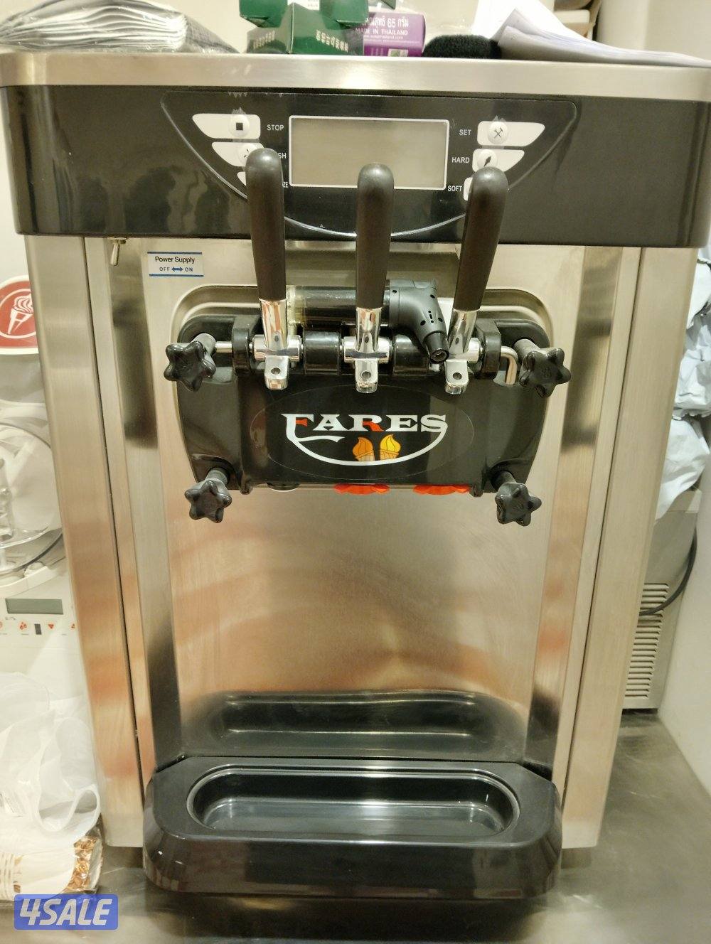 للبيع مكينة ايسكريم استخدام ٤ مرات فقط1