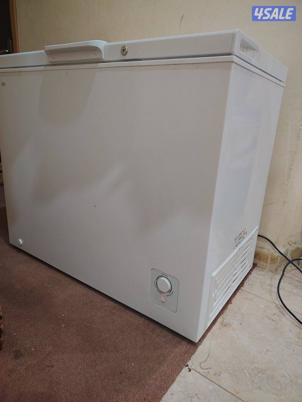 للبيع فريز مع مجموعة اغراض0