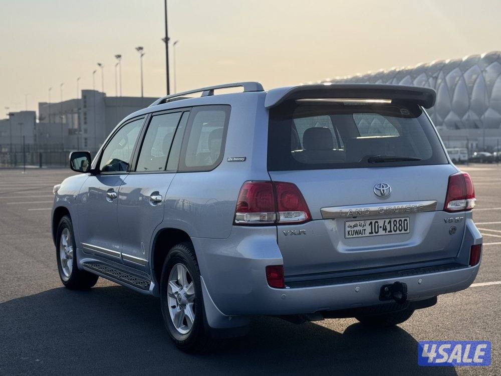 للبيع لاند كروزر VX.R 20111