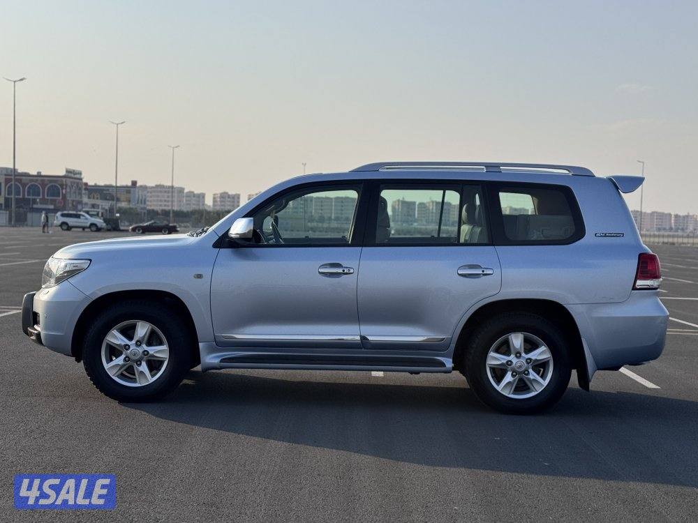 للبيع لاند كروزر VX.R 20112