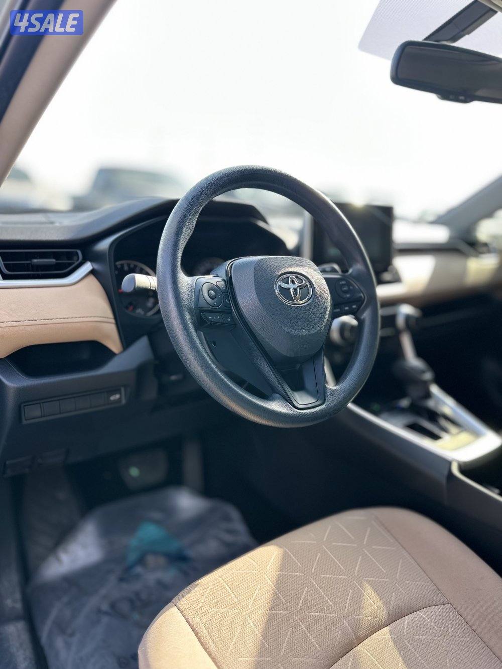 راف4 موديل 2023 ماشي 47 الف صبغ الوكالة7