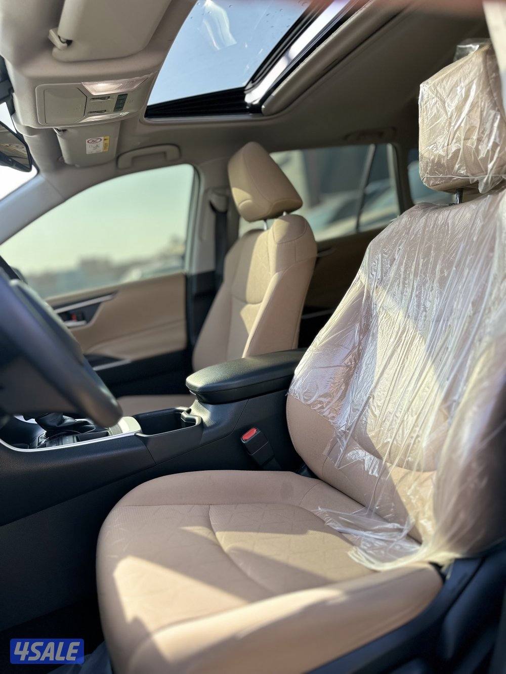 راف4 موديل 2023 ماشي 47 الف صبغ الوكالة8