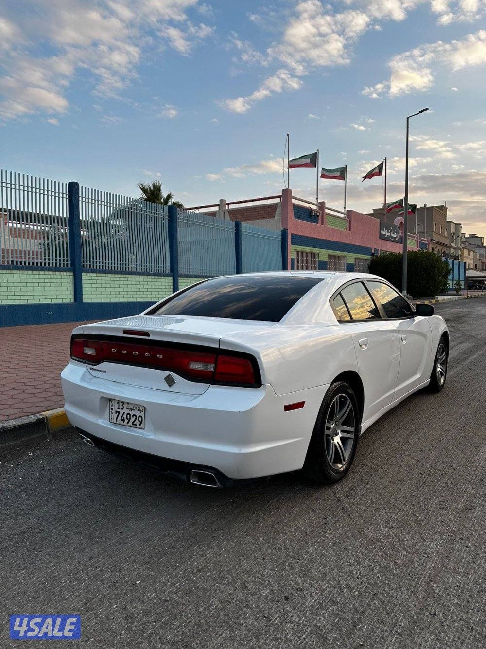 للبيع شارجر ٦ سلندر1