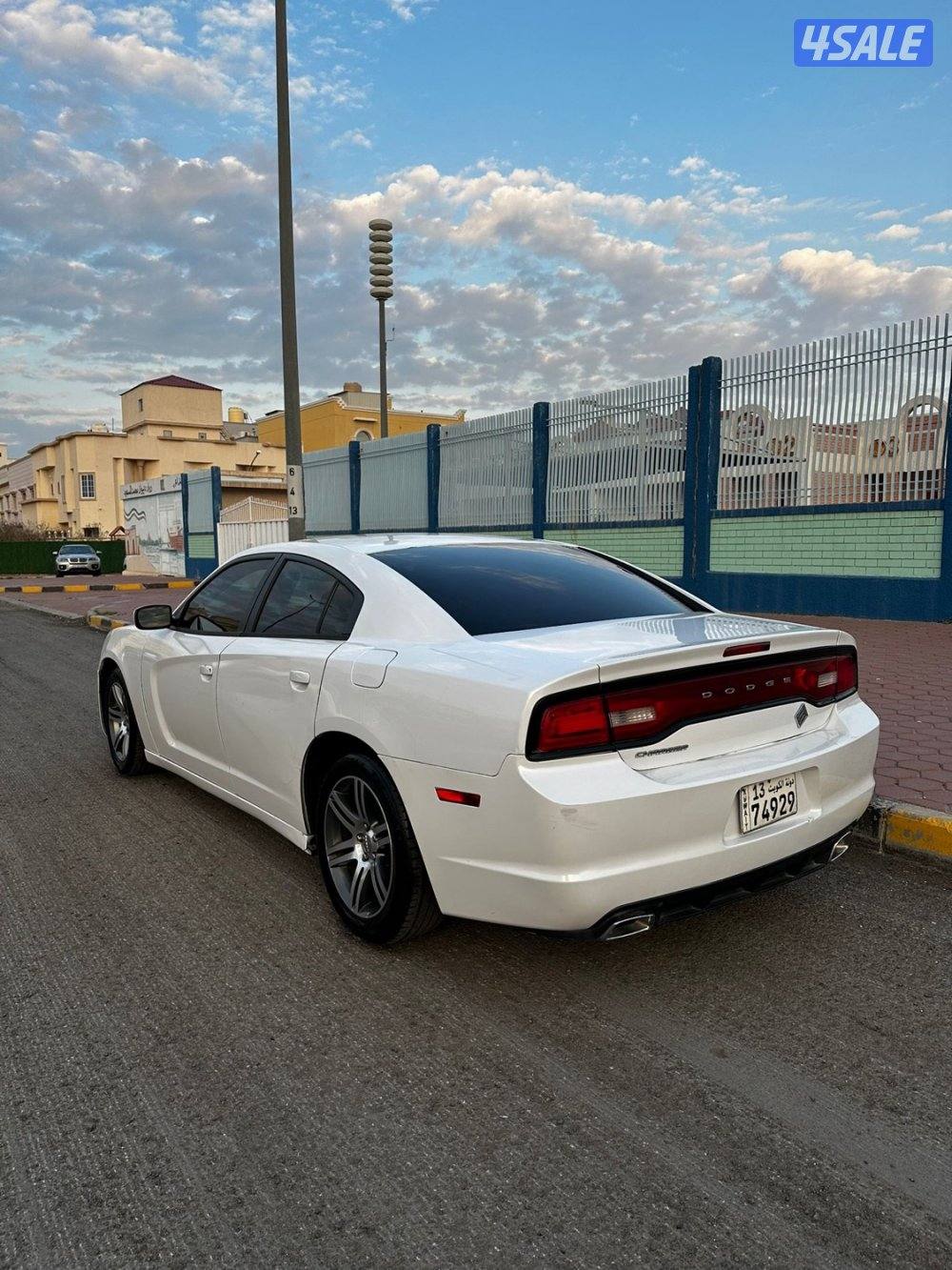 للبيع شارجر ٦ سلندر3