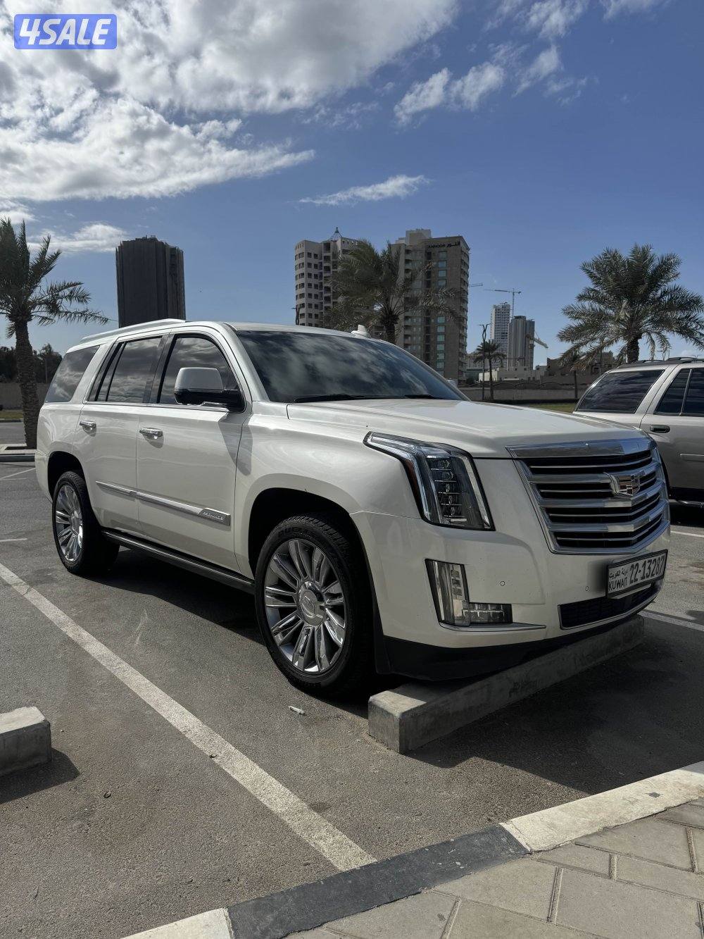 للبيع كاديلاك اسكاليد 2015 بلاتينيو اعلى فئه4