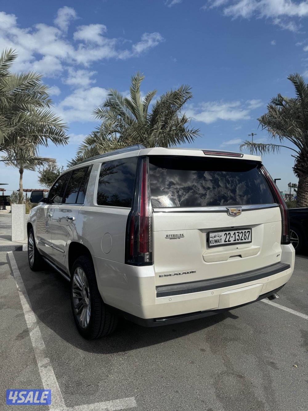 للبيع كاديلاك اسكاليد 2015 بلاتينيو اعلى فئه5