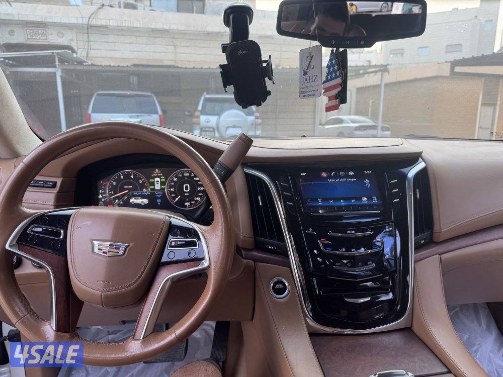 للبيع كاديلاك اسكاليد 2015 بلاتينيو اعلى فئه6