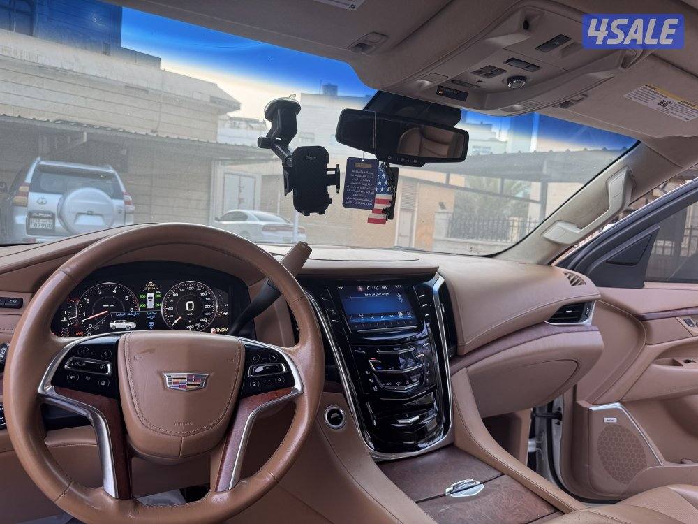 للبيع كاديلاك اسكاليد 2015 بلاتينيو اعلى فئه7