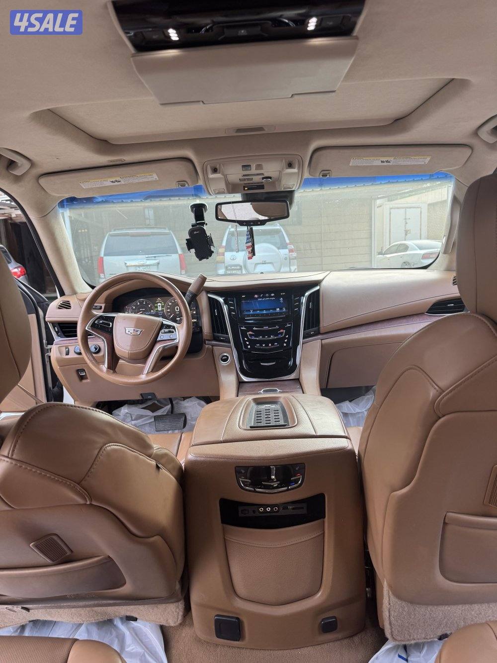للبيع كاديلاك اسكاليد 2015 بلاتينيو اعلى فئه10