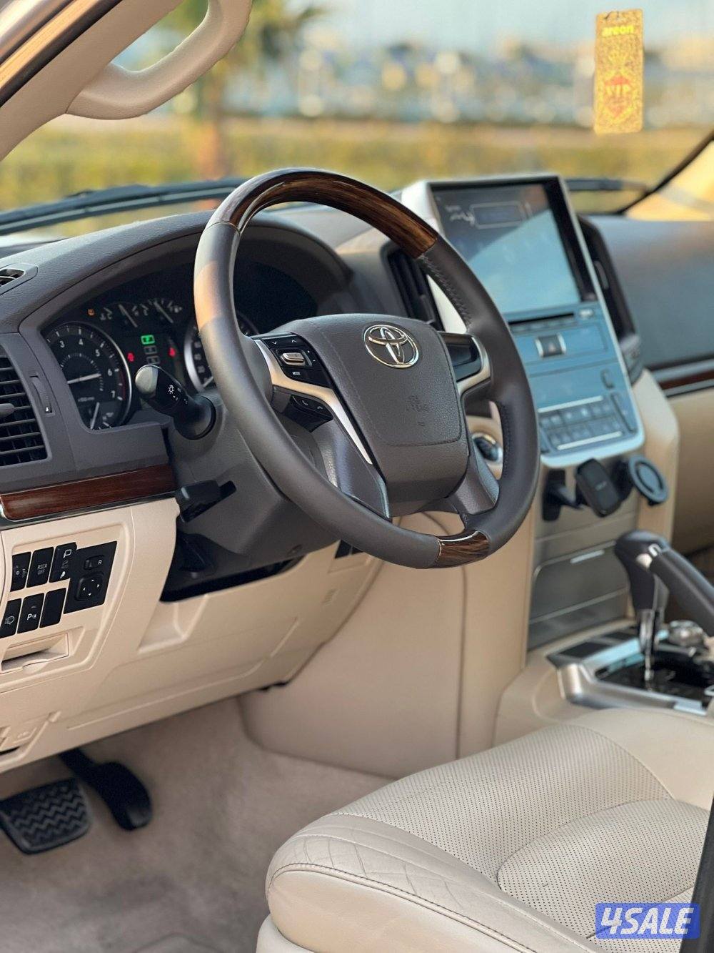 لاند كروزر 2018 بحاله ممتازه شرط الفحص4