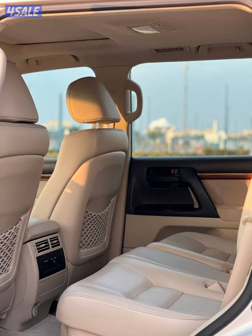 لاند كروزر 2018 بحاله ممتازه شرط الفحص6