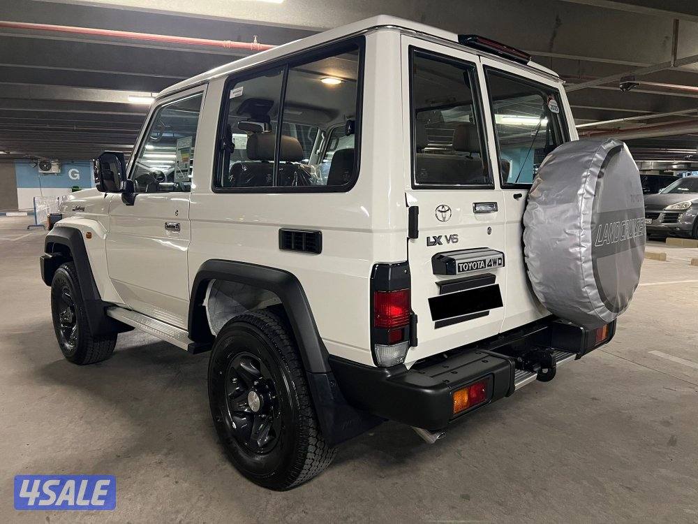 تويوتا لاند كروزر ربع موديل 2025 اصفار1