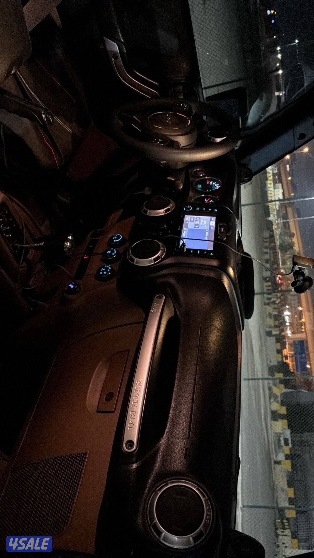 للبيع رانجلر صحاري موديل 2013 ماشي 200 الف4