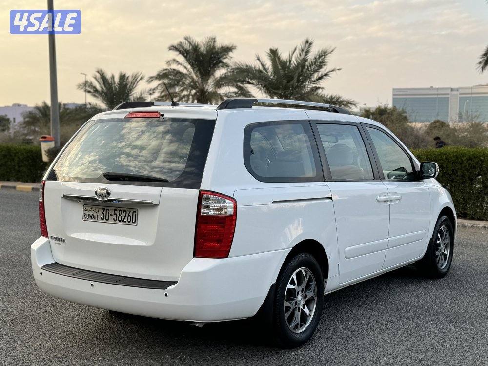 كيا كرنفال موديل 2015 كامل المواصفات بحاله ممتازه3