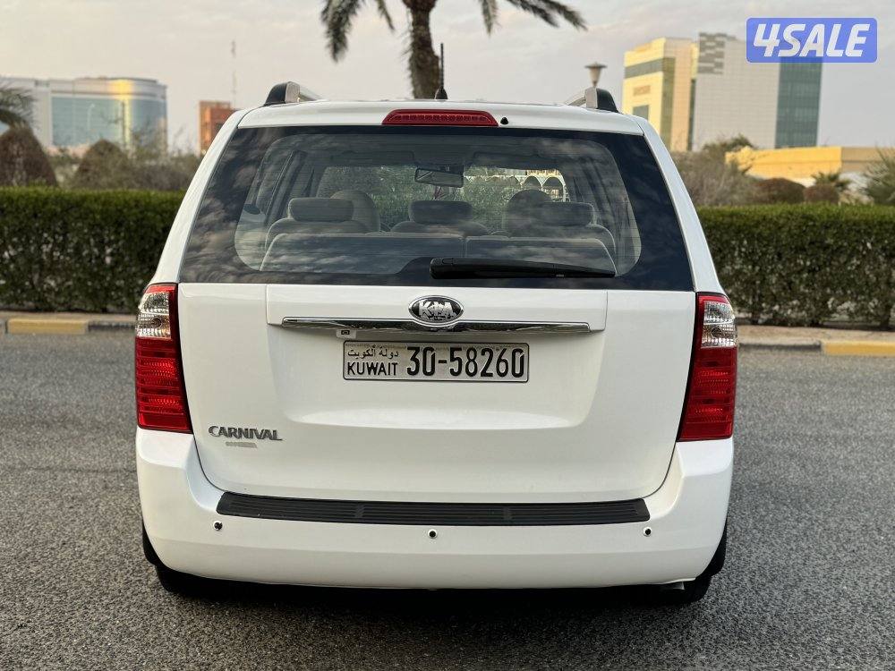 كيا كرنفال موديل 2015 كامل المواصفات بحاله ممتازه8