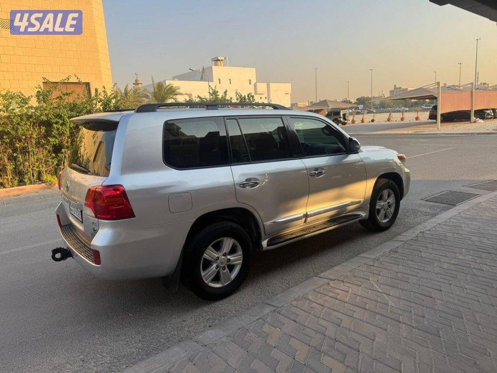 للبيع لاند كروزر صبغ الوكالة بالكامل شرط الفحص4