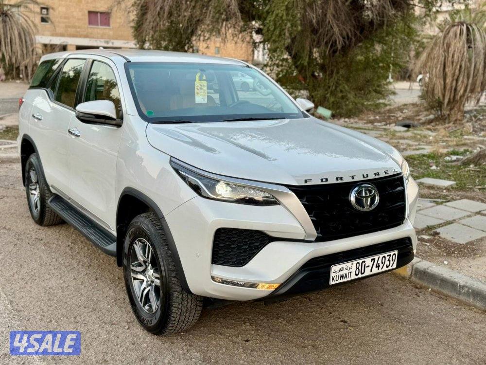 Toyota fortuner 2024 model  4 cylinder  full orginal paint.28000kms1