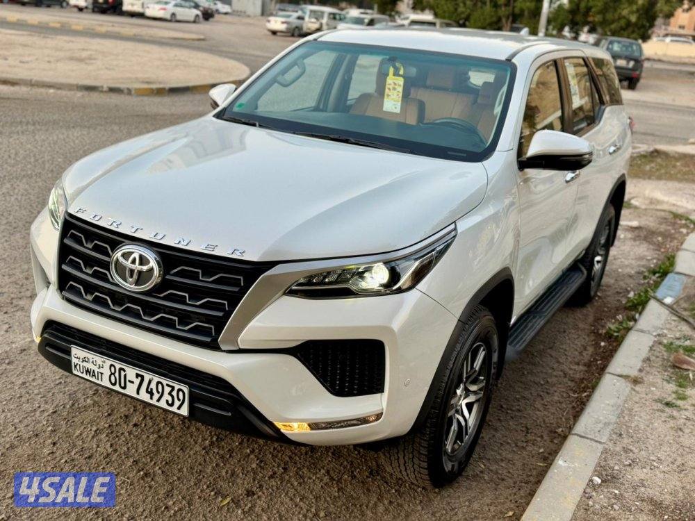 Toyota fortuner 2024 model  4 cylinder  full orginal paint.28000kms2