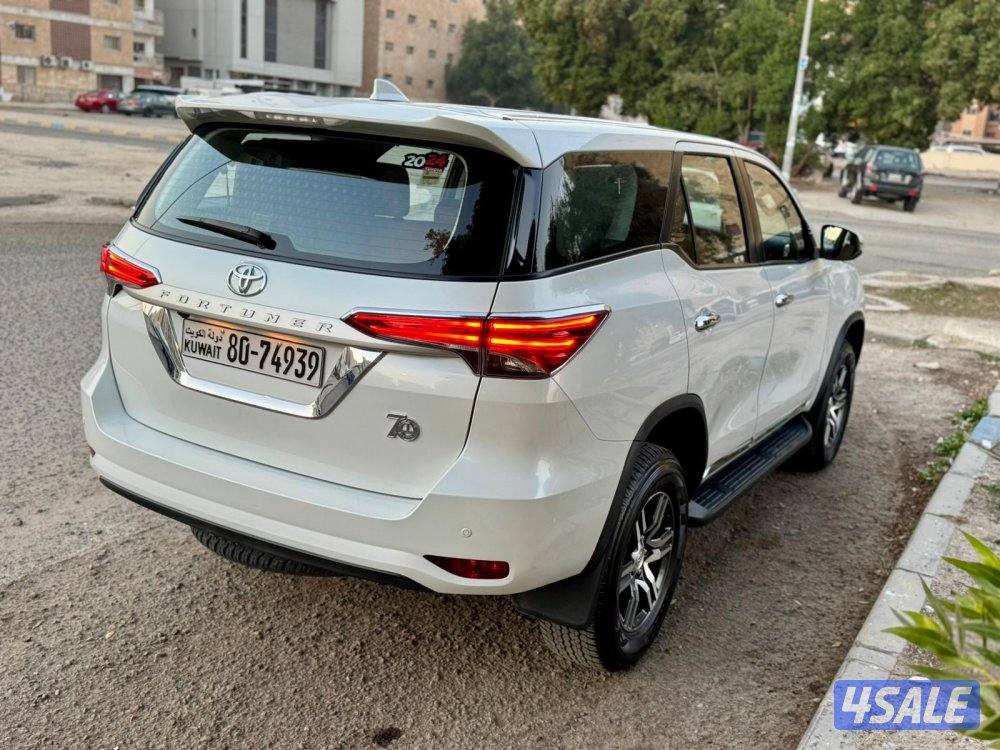 Toyota fortuner 2024 model  4 cylinder  full orginal paint.28000kms3