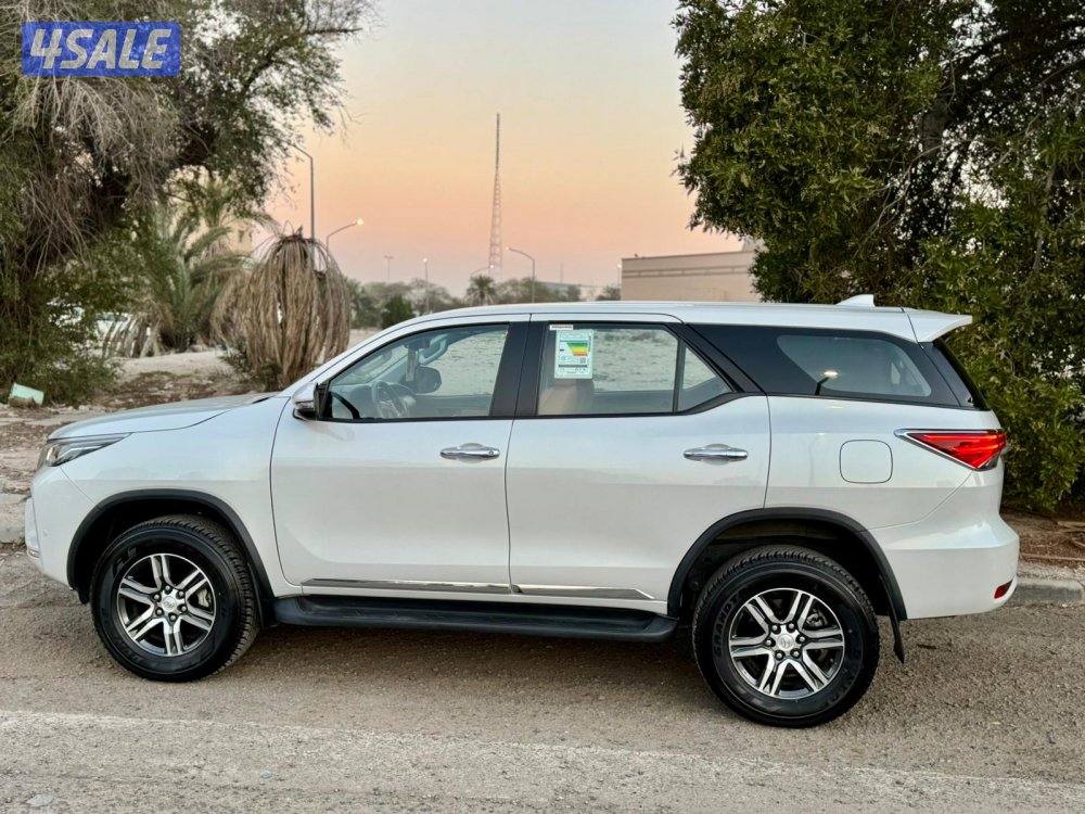 Toyota fortuner 2024 model  4 cylinder  full orginal paint.28000kms5
