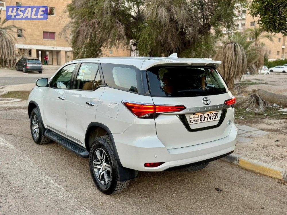 Toyota fortuner 2024 model  4 cylinder  full orginal paint.28000kms6