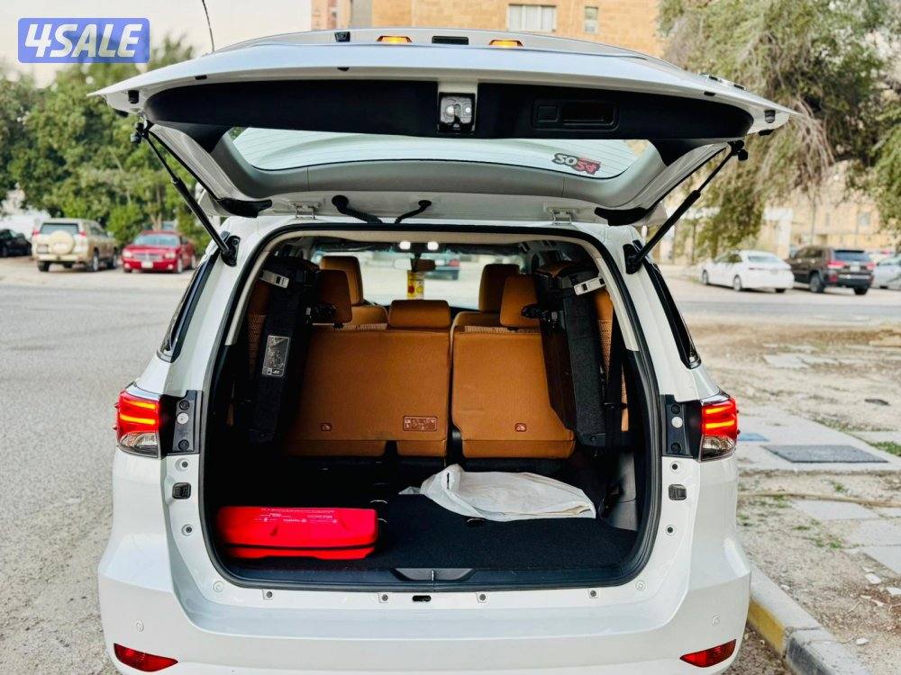 Toyota fortuner 2024 model  4 cylinder  full orginal paint.28000kms11